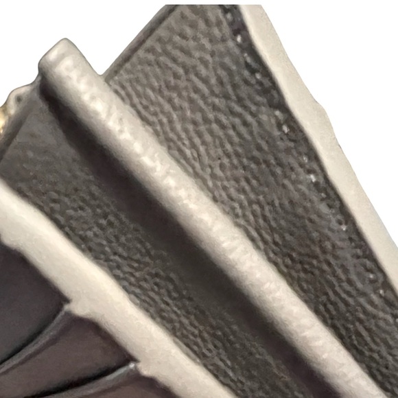 Moncrief London NWT Beautiful Tillie Winter
Taupe Leather Grained Wallet (P076) - Picture 9 of 11